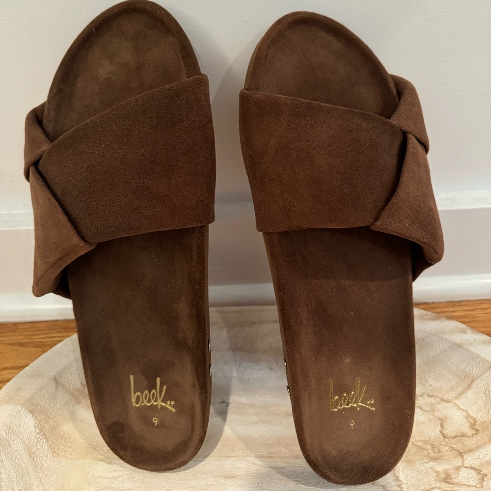 Beek Tori Suede Slide in Hard-to-Find Walnut; Size 9